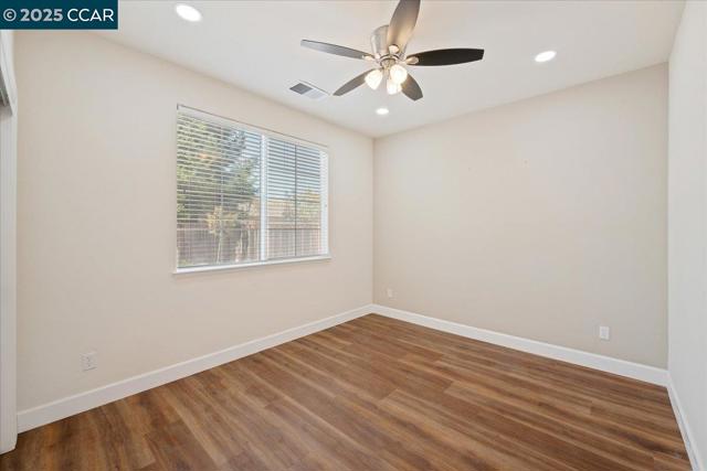 2901 Embleton Ln, San Ramon CA: https://media.crmls.org/mediaz/ec9bf3bc-6401-4b51-95e1-1510399ed836.jpg