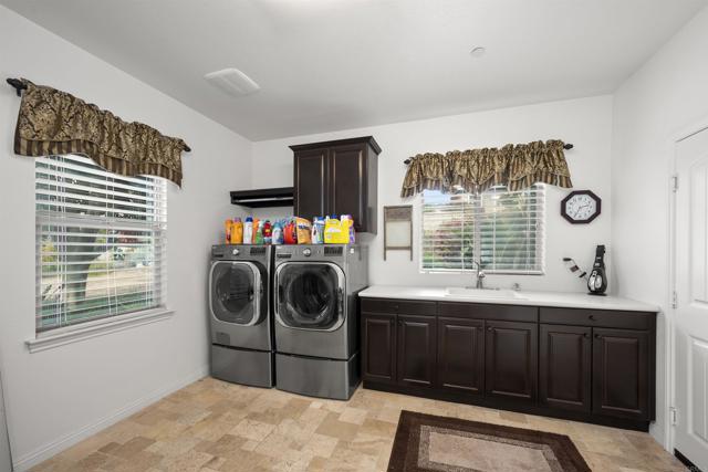 Detail Gallery Image 13 of 36 For 3024 Natureview Ct, Chula Vista,  CA 91914 - 6 Beds | 5/1 Baths