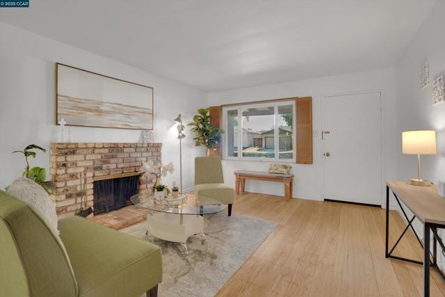 2968 Glenside Dr, Concord CA: https://media.crmls.org/mediaz/ec9c4929-ebc7-4fcb-9e6f-950d0c4b8383.jpg