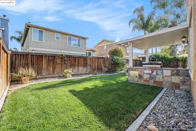 1008 Finn Way, Brentwood CA: https://media.crmls.org/mediaz/ec9e45ba-fec4-4c2f-9523-86ace1770956.jpg