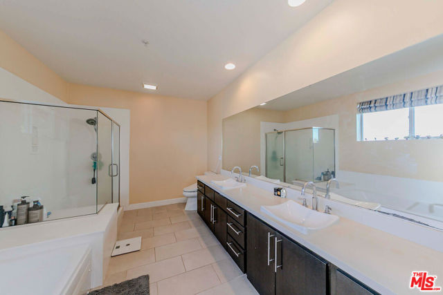 4644 Coldwater Canyon Avenue, Studio City CA: https://media.crmls.org/mediaz/ec9ec57a-d082-4a93-ab27-f86770897e54.jpg