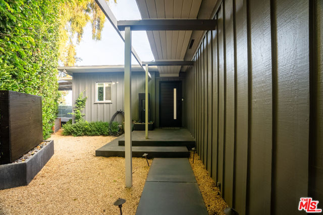 1438 Davies Drive, Beverly Hills CA: https://media.crmls.org/mediaz/ec9f15dc-59d7-4e0c-8a20-596a4e24b35c.jpg