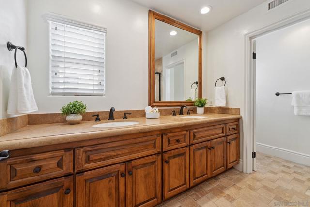 14351 Via Baroda, San Diego CA: https://media.crmls.org/mediaz/ec9f1a38-49b8-4f61-8552-670192f96a27.jpg