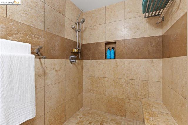 Image 26 of 32 For 4493 Montgomery St  6