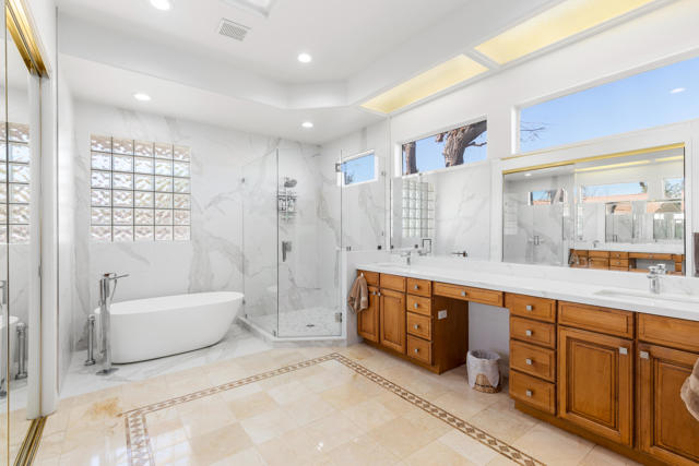 78210 Gray Hawk Drive, Palm Desert CA: https://media.crmls.org/mediaz/ec9f34f0-cbe4-4340-b6c6-e8c168ff7b43.jpg