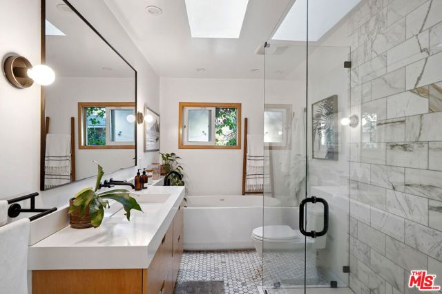 626 Pacific Street, Santa Monica CA: https://media.crmls.org/mediaz/ec9f9a65-49e1-44e2-89b2-e9ba0bea2a4d.jpg