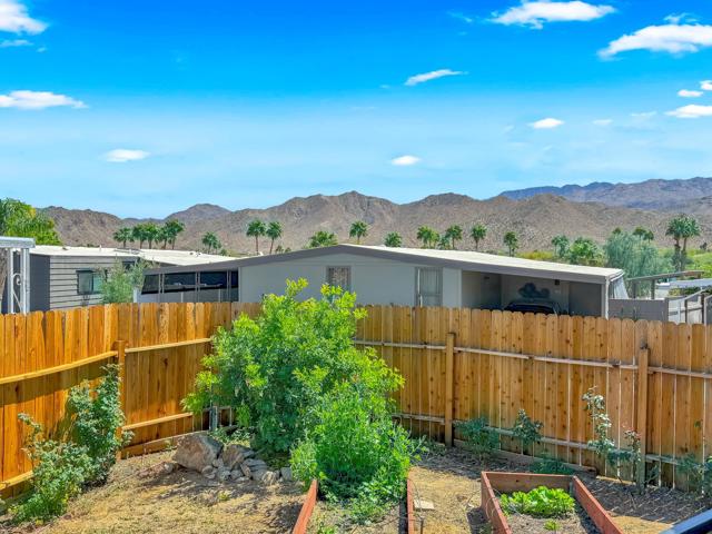 39 Country Club Drive, Palm Desert CA: https://media.crmls.org/mediaz/ec9fe46a-a98b-42f7-aa2f-753bdf6a6063.jpg