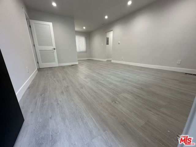 1118 S Holt Avenue, Los Angeles CA: https://media.crmls.org/mediaz/ec9fee72-7074-44de-83d2-9ff7464ccfed.jpg