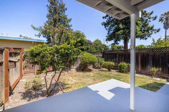 1648 Oak Avenue, Redwood City CA: https://media.crmls.org/mediaz/eca08d50-6224-4e8d-a4c7-d54177eb37e9.jpg