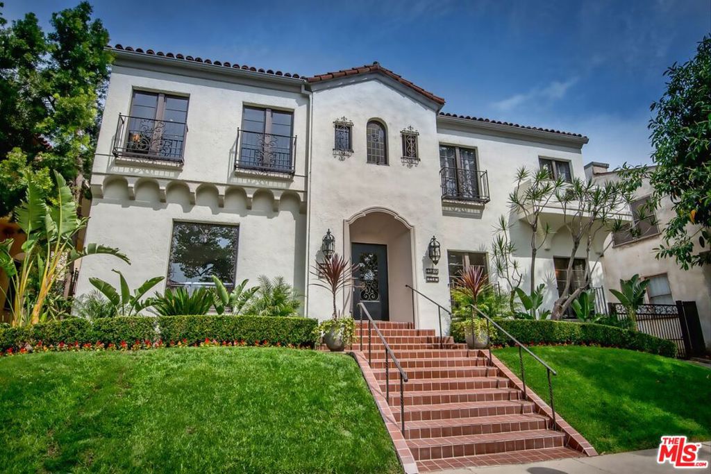 1/2 N Sycamore Avenue