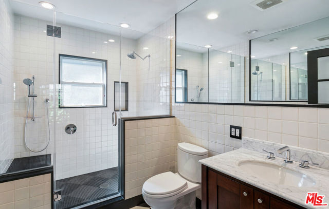 508 N San Vicente Boulevard, West Hollywood CA: https://media.crmls.org/mediaz/eca0e4f5-02d9-4013-bd8d-40eacbd8fa42.jpg