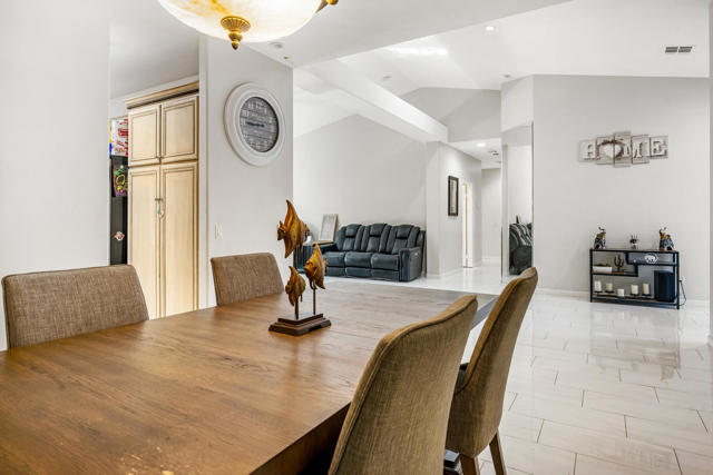 78691 Siena Court, La Quinta CA: https://media.crmls.org/mediaz/eca0e779-cb83-458e-8abd-4febce7561a7.jpg