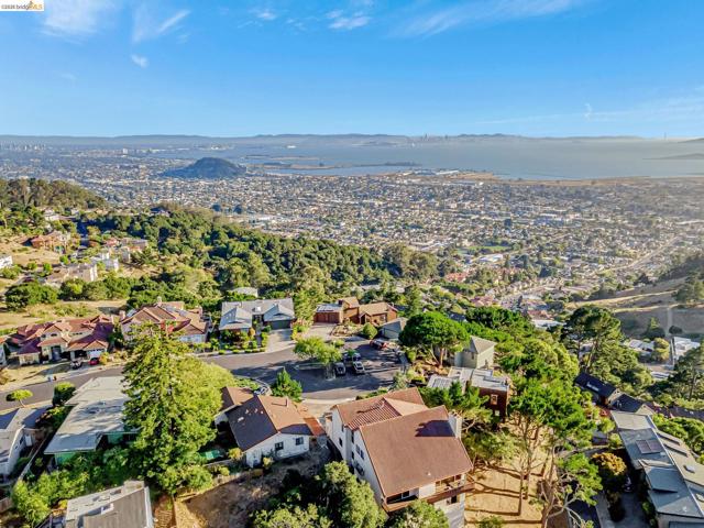 1518 MADERA CT, El Cerrito CA: https://media.crmls.org/mediaz/eca0f942-d6b6-4240-8a39-86c406989993.jpg