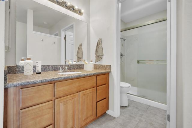 33025 Calistoga St, Union City CA: https://media.crmls.org/mediaz/eca11563-3b5b-4446-8693-b30ede48c318.jpg