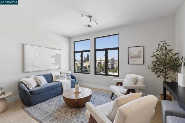 438 W Grand Ave, Oakland CA: https://media.crmls.org/mediaz/eca1a731-9292-4a4f-a77d-22d7ceeb189b.jpg