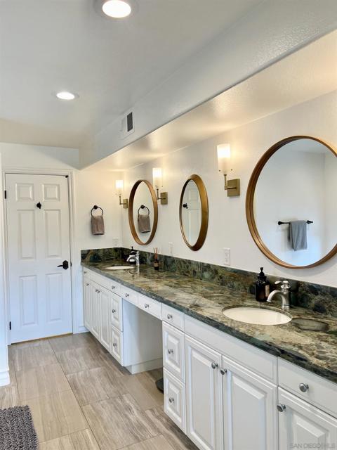 517 N Cedros, Solana Beach CA: https://media.crmls.org/mediaz/eca272db-03e2-43f5-ae7b-4376e827f786.jpg