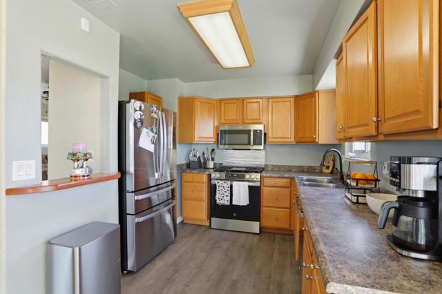 2048 Southwood Drive, Vacaville CA: https://media.crmls.org/mediaz/eca27bd4-bbf8-434a-96e6-83c44d4529e7.jpg