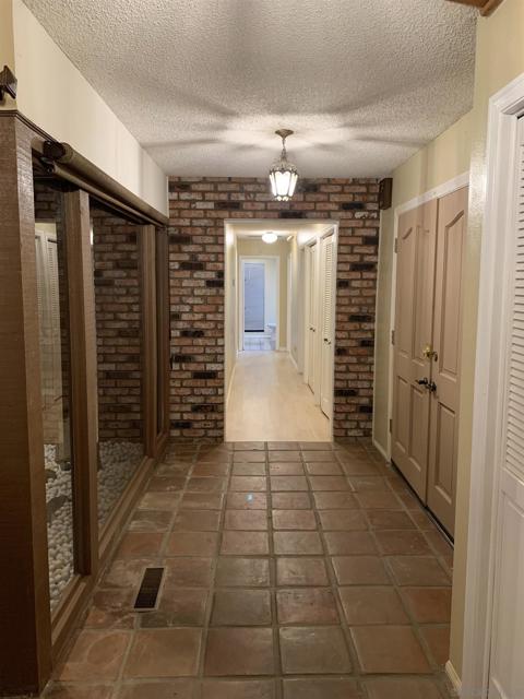 9109 Huntley Road, Fallbrook CA: https://media.crmls.org/mediaz/eca288bd-b09c-4a47-963d-98ff1b547b18.jpg