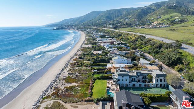 0 Broad Beach Road, Malibu CA: https://media.crmls.org/mediaz/eca30df5-491a-40ec-9d02-fa31fe559c03.jpg