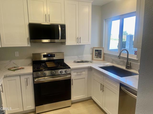 3077 Harbor Boulevard, Ventura CA: https://media.crmls.org/mediaz/eca35eed-8ff1-4d01-94cc-ac14d804aa6b.jpg