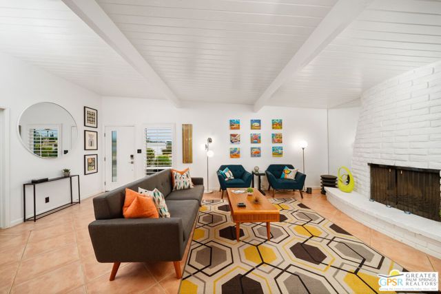 695 N Monterey Road, Palm Springs CA: https://media.crmls.org/mediaz/eca372eb-5d26-4c81-bcaf-ec1bf970c291.jpg