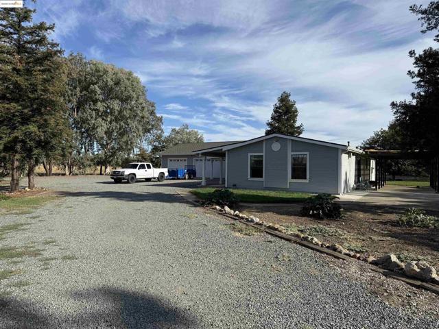 13600 byron highway, Byron CA: https://media.crmls.org/mediaz/eca38265-2704-414c-aafd-e1db85ef9c9c.jpg