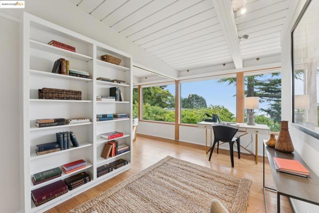 1415 Devonshire Dr, El Cerrito CA: https://media.crmls.org/mediaz/eca39dae-0d7f-4862-9bf2-0d53cf64698d.jpg