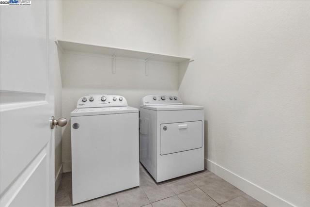 946 Osprey Dr, Lathrop CA: https://media.crmls.org/mediaz/eca3e3a5-fa54-490a-8c41-3d707b9891b4.jpg