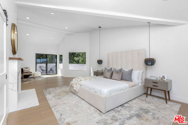 23458 W Moon Shadows Drive, Malibu CA: https://media.crmls.org/mediaz/eca3ea59-bed0-45d8-856a-d5c6a6c36a1f.jpg