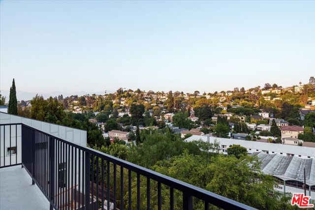 2162 Lyric Avenue, Los Angeles CA: https://media.crmls.org/mediaz/eca49e5c-a6dc-4cf2-89fb-4d2c0531e2f2.jpg
