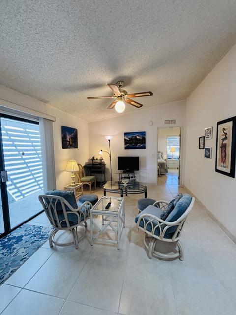 47751 San Salvador, Indio CA: https://media.crmls.org/mediaz/eca4a2bb-9595-4c51-94c8-14ab44f10d4a.jpg