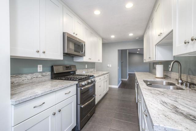 Detail Gallery Image 10 of 25 For 769 Magnolia Ave #B,  Carlsbad,  CA 92008 - 3 Beds | 2 Baths