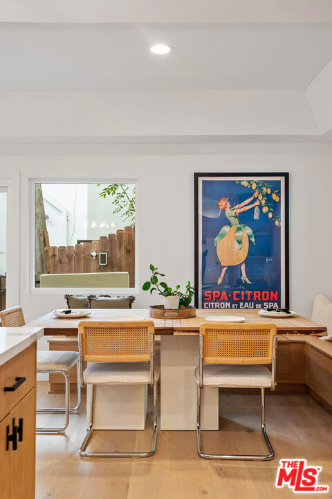 4148 Sunswept Drive, Studio City CA: https://media.crmls.org/mediaz/eca4eb0a-ccf6-476a-b946-69afe16efb37.jpg