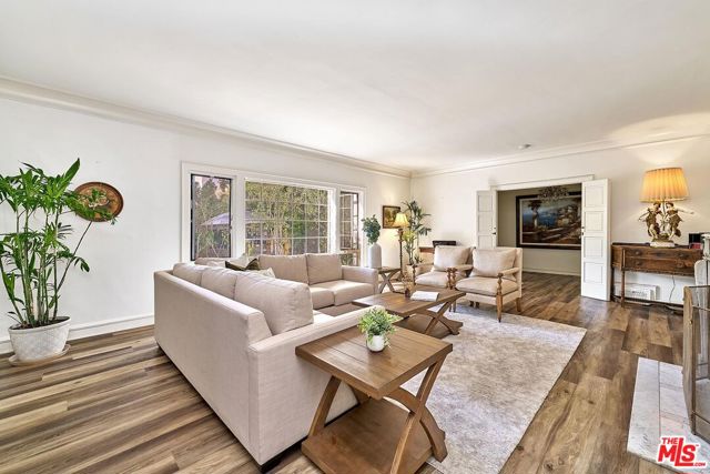 728 S Windsor Boulevard, Los Angeles CA: https://media.crmls.org/mediaz/eca5401e-5072-41d6-9862-0ff66b7baa27.jpg