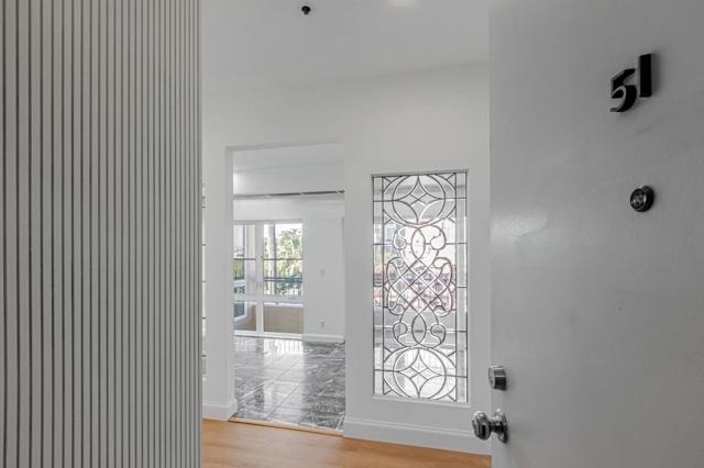97 E Saint James Street, San Jose CA: https://media.crmls.org/mediaz/eca5ddc1-d101-4abf-9a5d-1c3db22c1d90.jpg