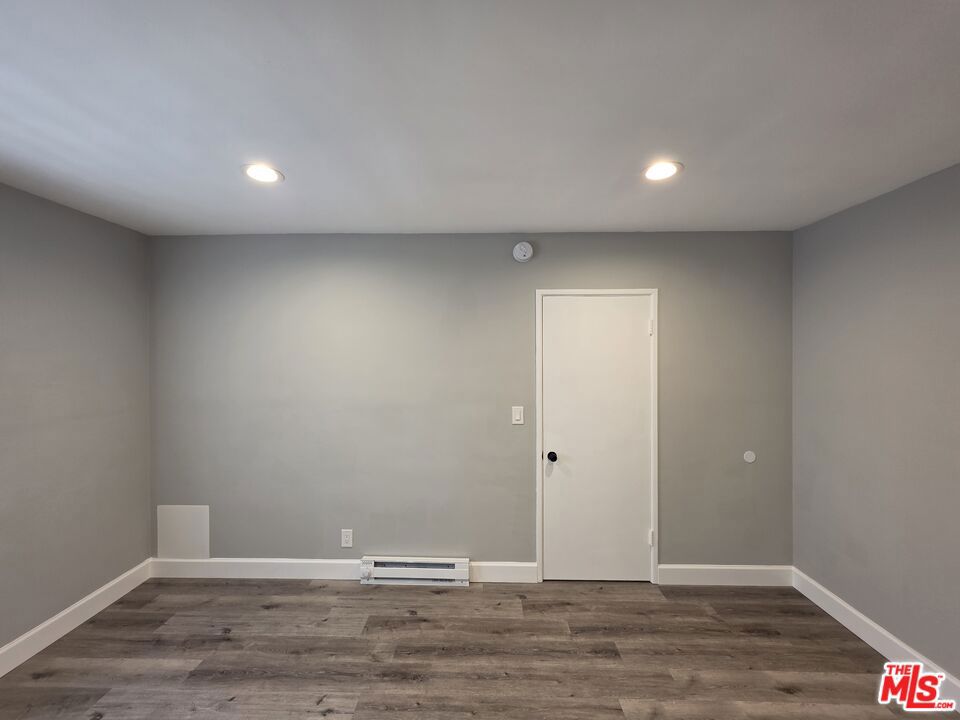https://media.crmls.org/mediaz/eca5e90a-19bc-43a8-8bbe-0c5b268c3c65.jpg?preset=X-Large