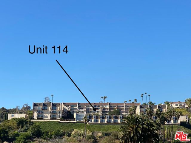 23901 Civic Center Way, Malibu CA: https://media.crmls.org/mediaz/eca6404f-103e-4dac-92e4-260d59f84f34.jpg