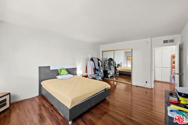 645 N Mc Cadden Place, Los Angeles CA: https://media.crmls.org/mediaz/eca6c287-0516-4ead-badf-65e42602dba3.jpg