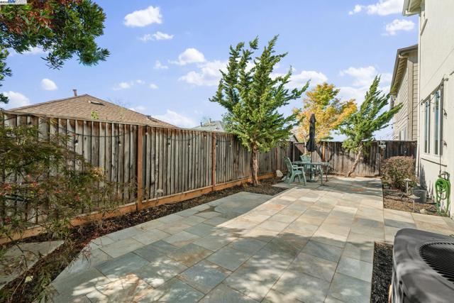 663 Falling Star Drive, Martinez CA: https://media.crmls.org/mediaz/eca6ca8c-ee2b-4895-ad6c-13c7a9304540.jpg