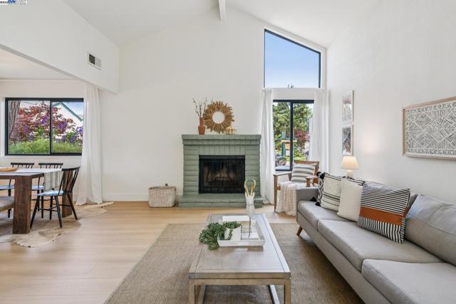 101 Carob Ln, Alameda CA: https://media.crmls.org/mediaz/eca6e19e-cd4d-45ab-a6da-09ed2c61996e.jpg