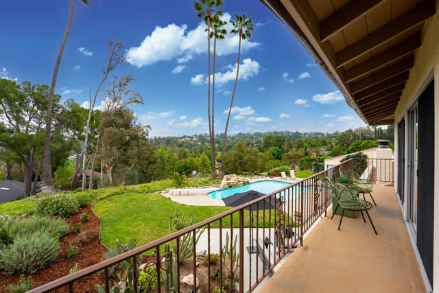 5324 Felice Place, Woodland Hills CA: https://media.crmls.org/mediaz/eca719cc-266d-4929-b775-124c899c552a.jpg