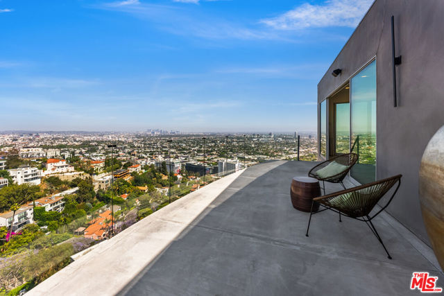 8654 Hollywood Boulevard, Los Angeles CA: https://media.crmls.org/mediaz/eca7e35c-aa6f-4883-9828-5351e511143a.jpg