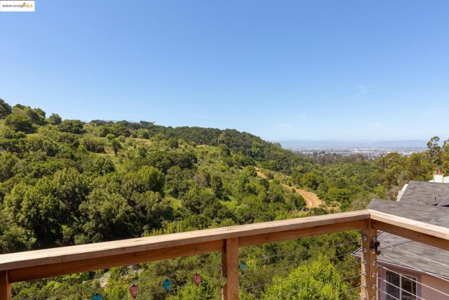 10353 Royal Oak Rd, Oakland CA: https://media.crmls.org/mediaz/eca812fd-bfeb-4ba7-9ab6-64448f4a4ea2.jpg