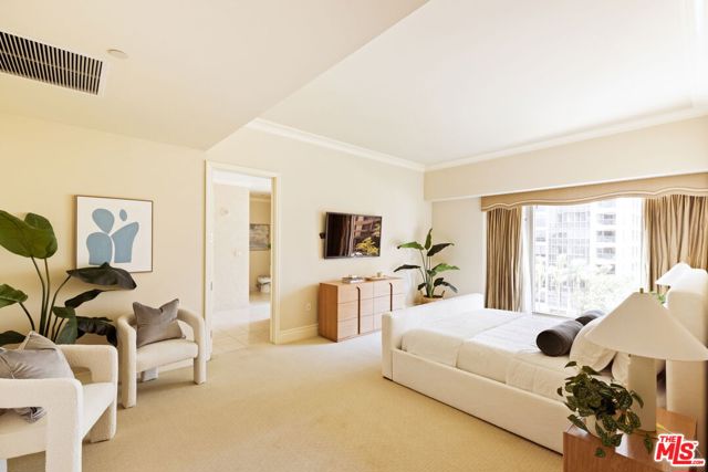 10727 Wilshire Boulevard, Los Angeles CA: https://media.crmls.org/mediaz/eca8142c-ec55-42c7-9030-e5d6ed44e9b0.jpg