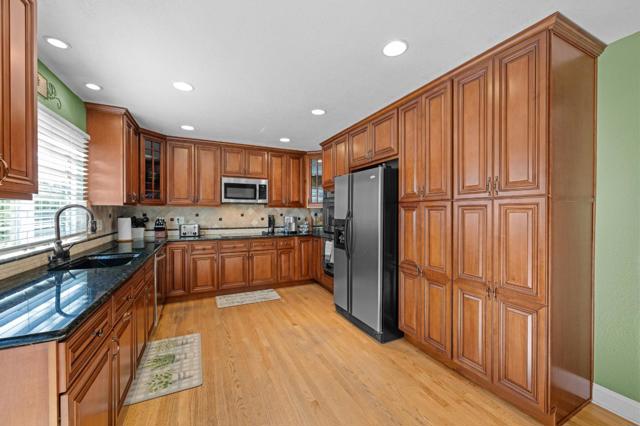 151 Tierra Del Sol, Hollister CA: https://media.crmls.org/mediaz/eca831ea-076f-4b36-ba3f-dac1e616e25d.jpg
