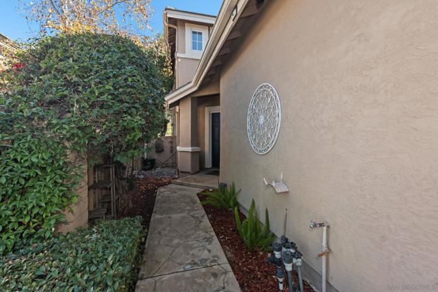 11927 Dapple Way, San Diego CA: https://media.crmls.org/mediaz/eca8a2fa-a310-44bd-9844-bc6ecf2627f3.jpg