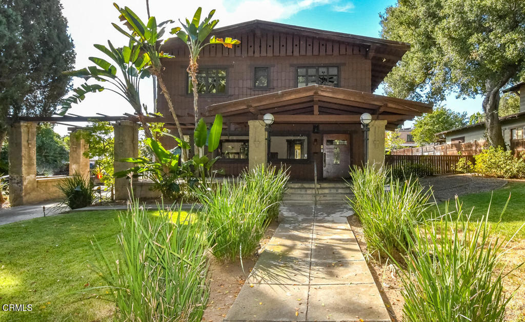 171 S Baldwin Avenue — architectural residence