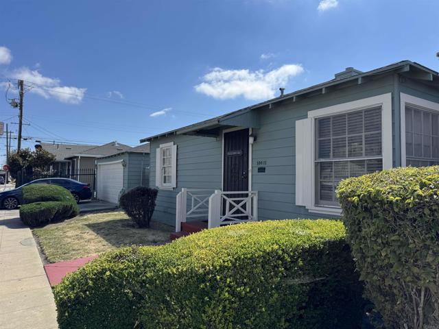 10407 Pontiac Street, Oakland CA: https://media.crmls.org/mediaz/eca93f0f-366a-4db4-af99-7d1257eea5b4.jpg