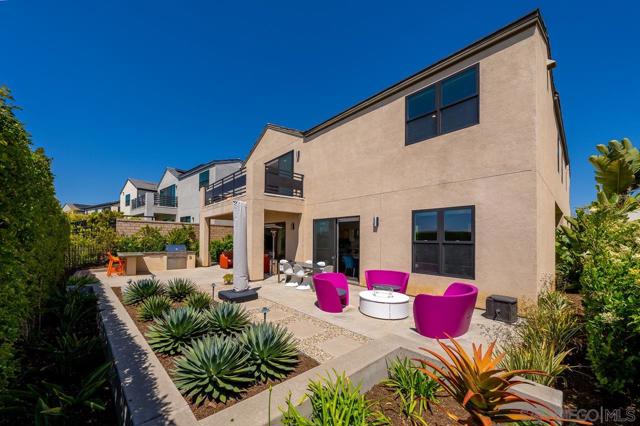13722 Canyon Loop Trl, San Diego CA: https://media.crmls.org/mediaz/eca967ed-0096-4f6b-8ceb-077e98e2cc38.jpg