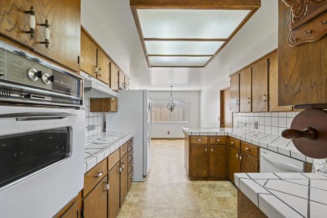 1500 Sunset Drive, Hollister CA: https://media.crmls.org/mediaz/eca96c08-a117-4714-970c-18ec5f86367d.jpg